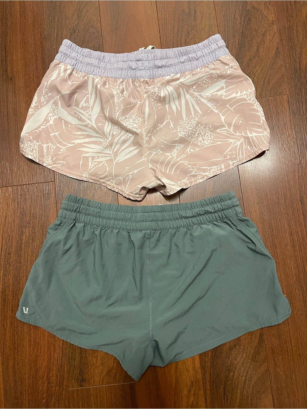 2 pairs of Vuori shorts - Picture 5 of 5
